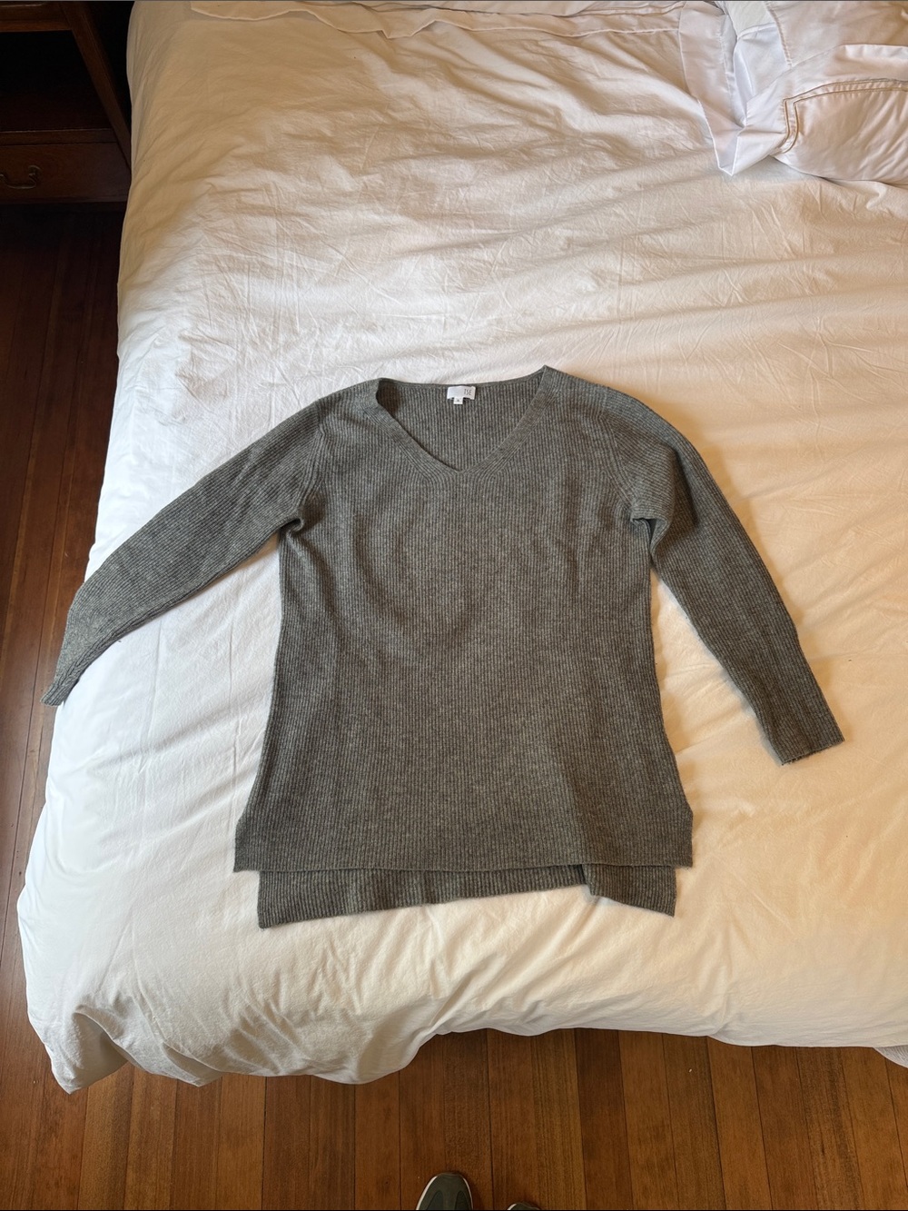 TSE V-Neck Ribbed Knit Women's Sweater in Heather Gray